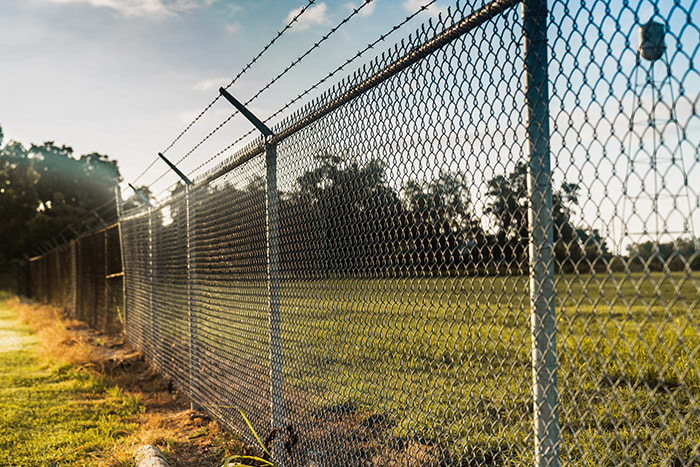 commercial business chain link barbed wire fence fencing contractor company schaumburg