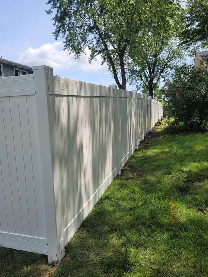 white vinyl pvc privacy fence installation schaumburg il